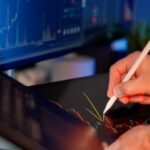 US Stocks Pull Back From Record Highs as Oil Prices Climb, Retail Earnings Loom image-258